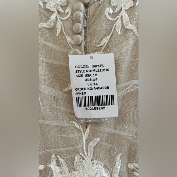 Wedding Dress with Veil for Sale - Never Worn with Tags - Picture 4 of 8